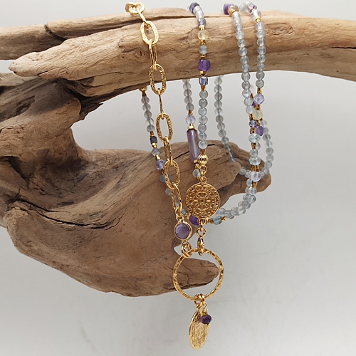 Przejdź do produktu Naszyjnik Alchemy, długi, w stylu boho, złocony łańcuch, monety, labradoryt, ametyst, fluoryt