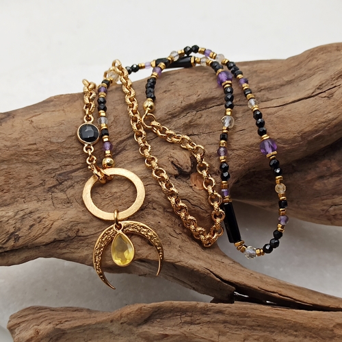 Przejdź do produktu Naszyjnik krótki Awakening , złocony łańcuch, zawieszka księżyc, gwiazdka, spinel, ametyst, cytryn