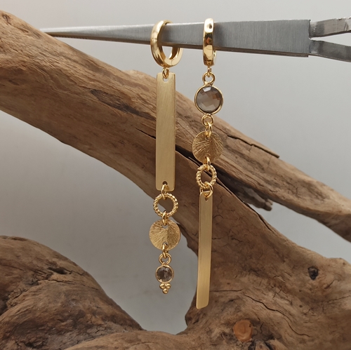 Przejdź do produktu Kolczyki Golden, asymetryczne, wiszące, geometryczne, kwarc dymny, złocone blaszki, kółeczka, zawieszki