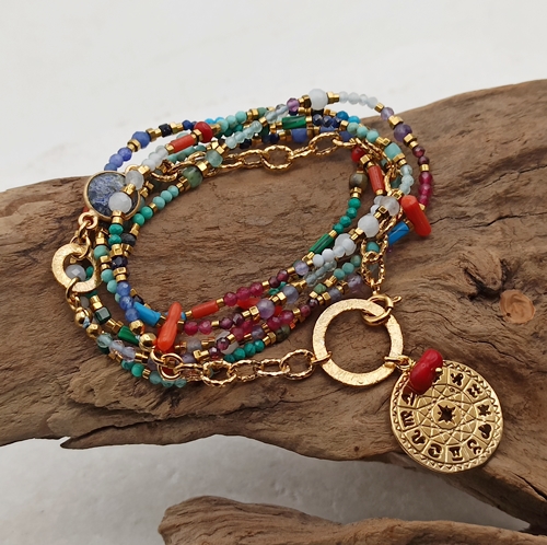 Przejdź do produktu Naszyjnik Zodiac, długi,  w stylu boho ze złoconą monetą z zodiakami, łańcuch, kolorowe kamienie naturalne, turkus, koral, kamień księżycowy, lapis lazuli
